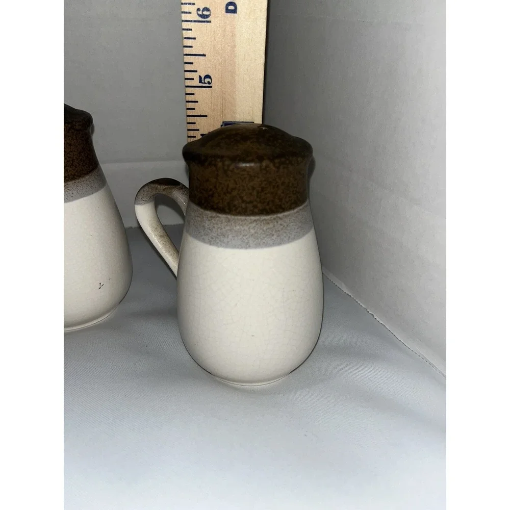 vintage pottery ‎ salt and pepper shakers Earthenware Brown And Cream retro